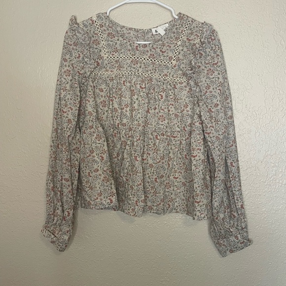 &Merci Elegant Floral Blouse with Lace Detail - Picture 1 of 8